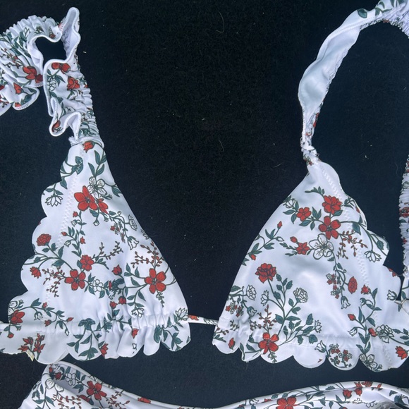 Floral Bikini - Picture 3 of 4